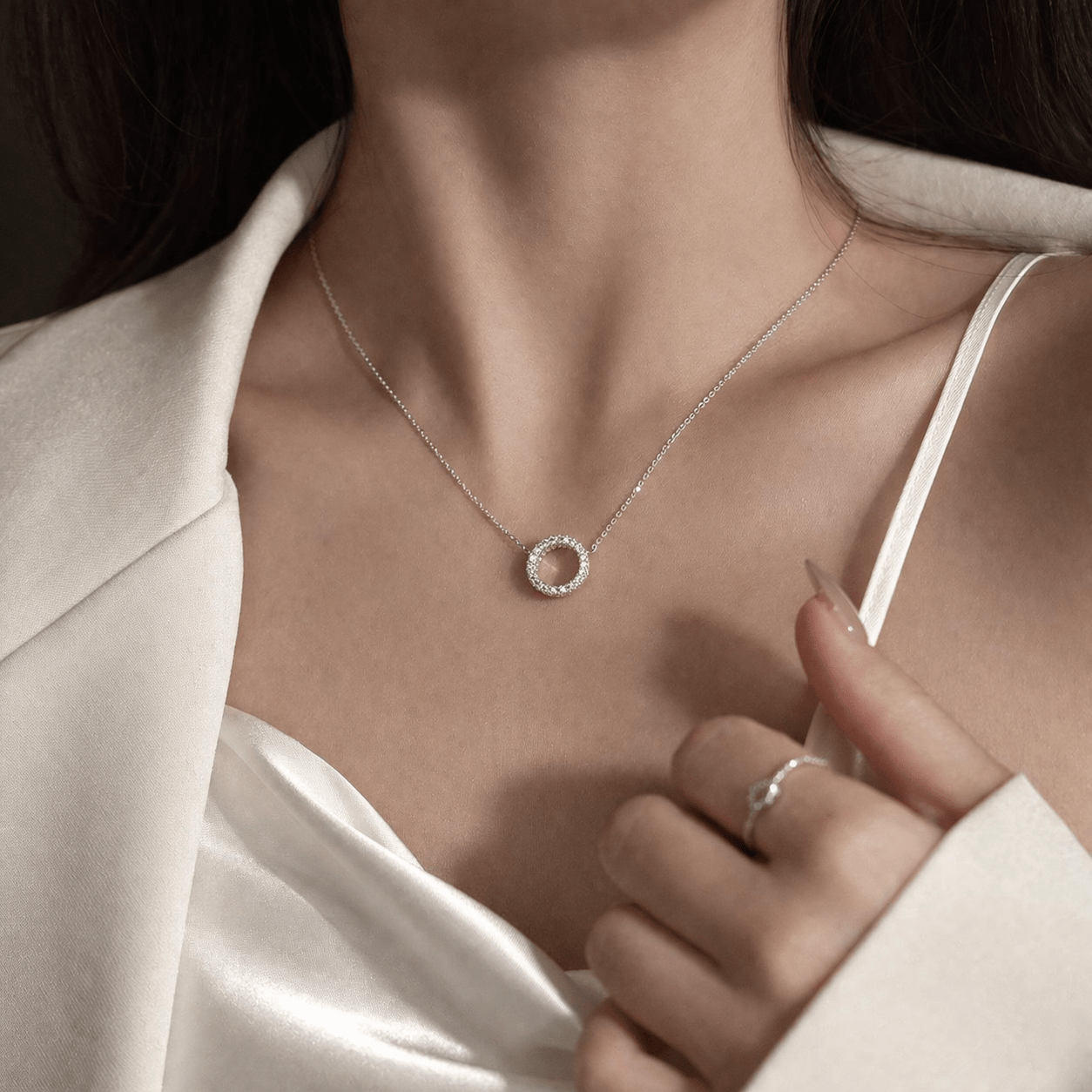 Elegance Aura: S925 Halo Circle Silver Necklace - Aureo Corner 