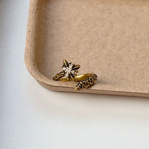Aureo Gold Vintage Floral Ring: Timeless Stainless Steel Beauty - Aureo Corner 